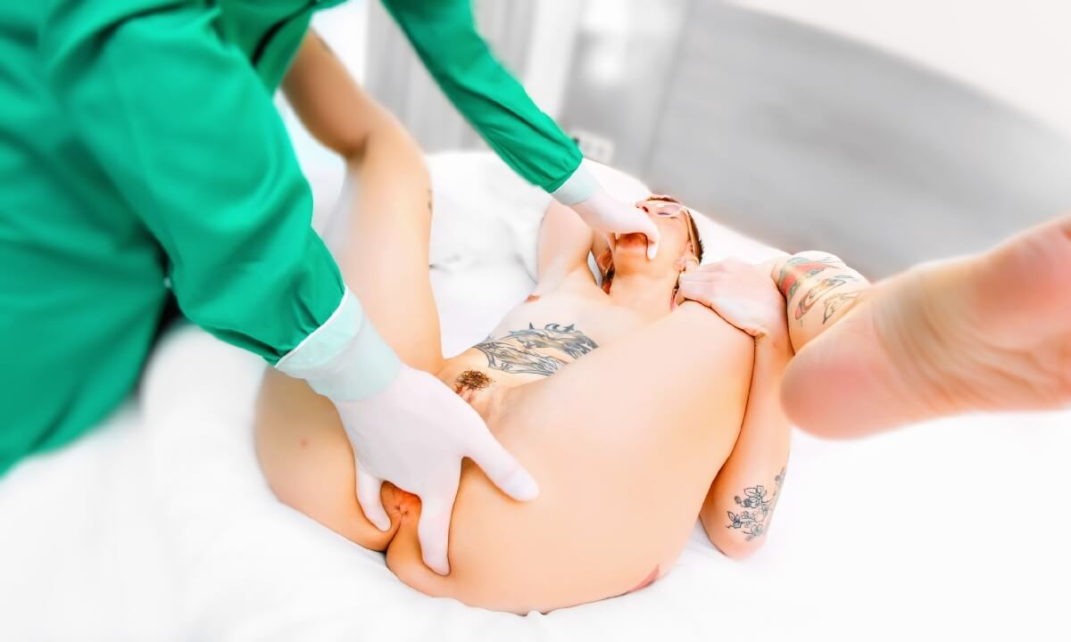 Alt Girl wants Doctor’s Fist