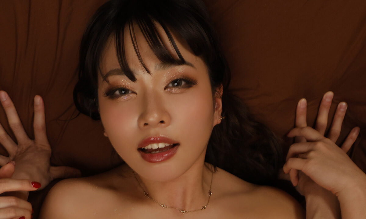 Kaho Imai – Friend’s Gyaru Wife Visited Me at My Messy Apartment 3