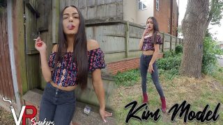 Kim Model – Dark Jeans