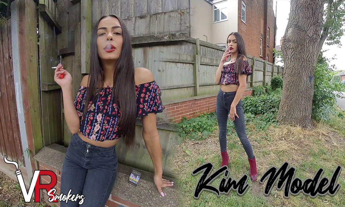 Kim Model – Dark Jeans