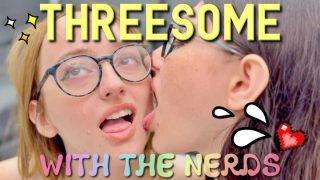 Nerds Fucking And Sucking Cum In Tasty Threesome