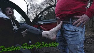 Outdoor Foot Worship