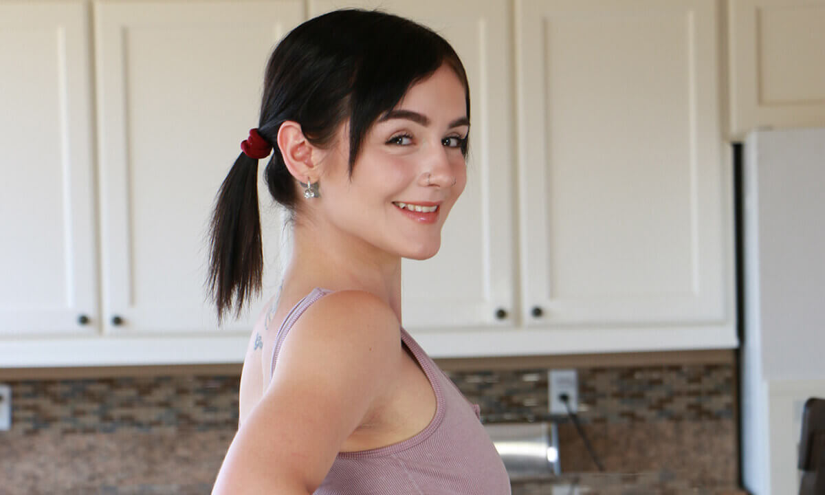 Rosalyn Is Amazed With Stepdaddy’s Cock