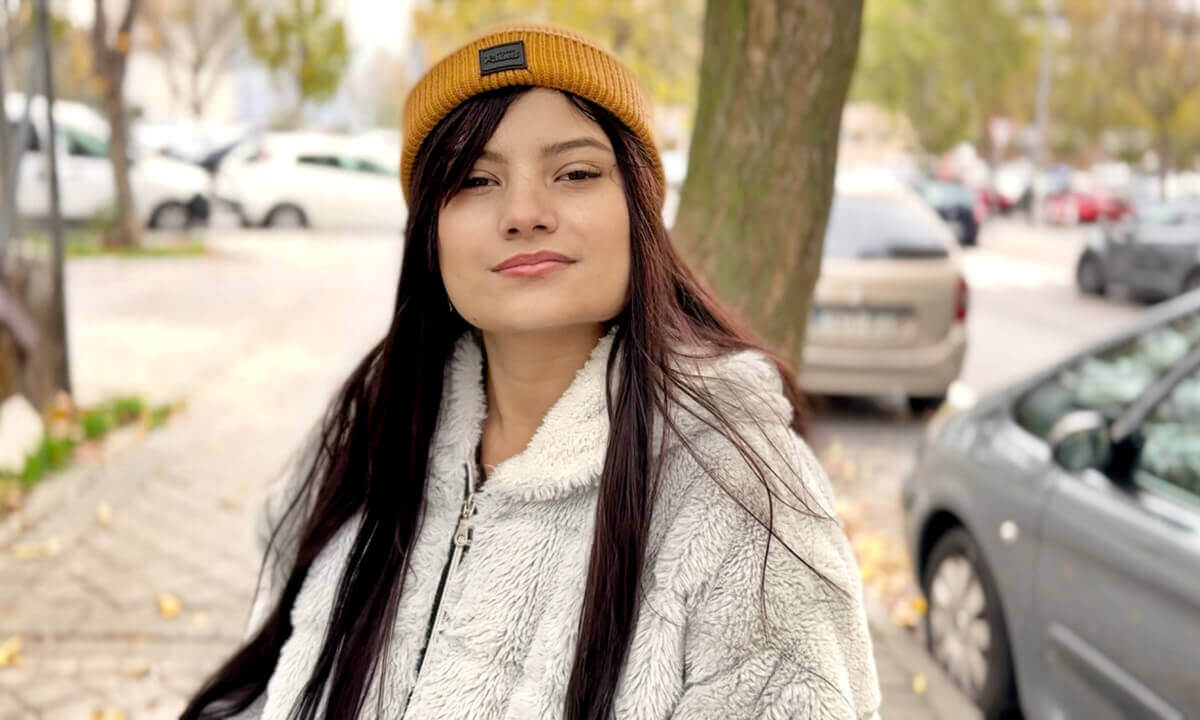 Horny Student Sofia Mayers Wants To Model No Matter What