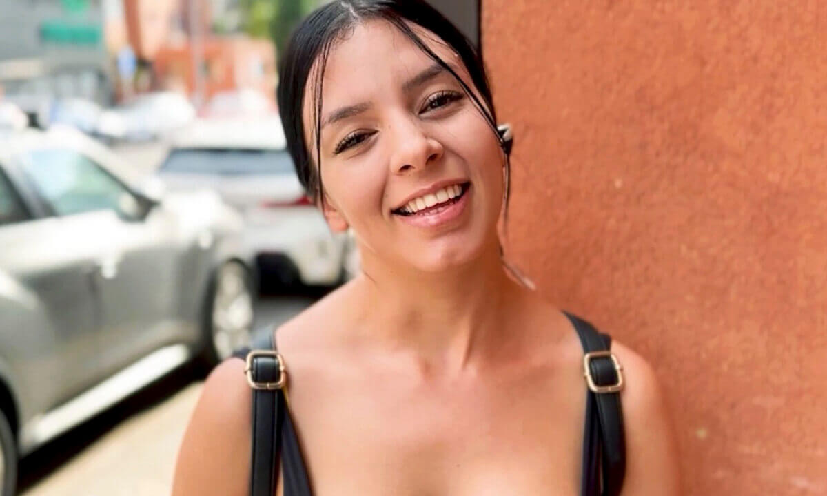 PutaLocura – Horny Colombian Hottie Daniela Ortiz Caught