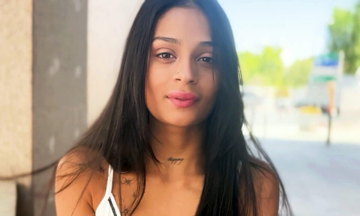 Thin Colombian Breiny Zoe Caught on the Street