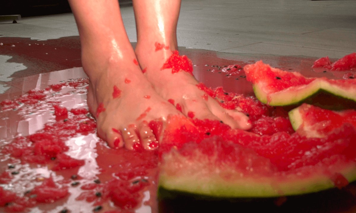 Beautiful MILF Naked Tramples Watermelon Hot Feet Red Toes – Amateur Living Room Fetish