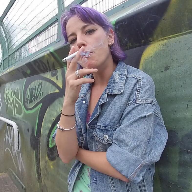 Annabel Lee – Smoking On The Bridge