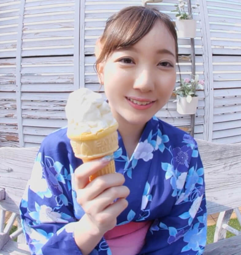 Keika – About Keika: In a Swimsuit, In a Yukata, Real and Sweet