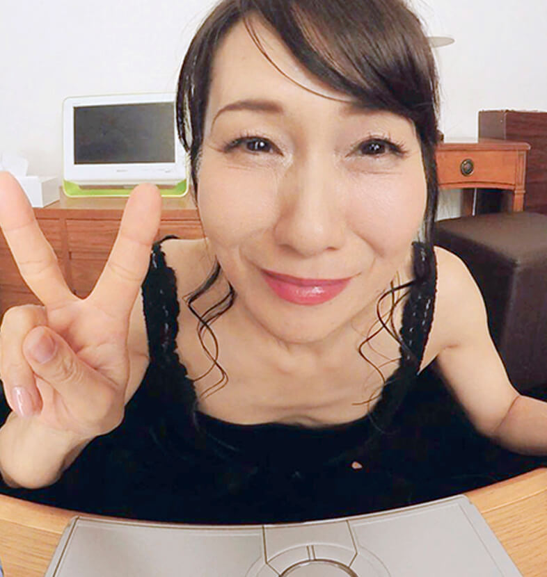 Mari Asou – Mari-san Logs Into Your Private VR Chat Part 1