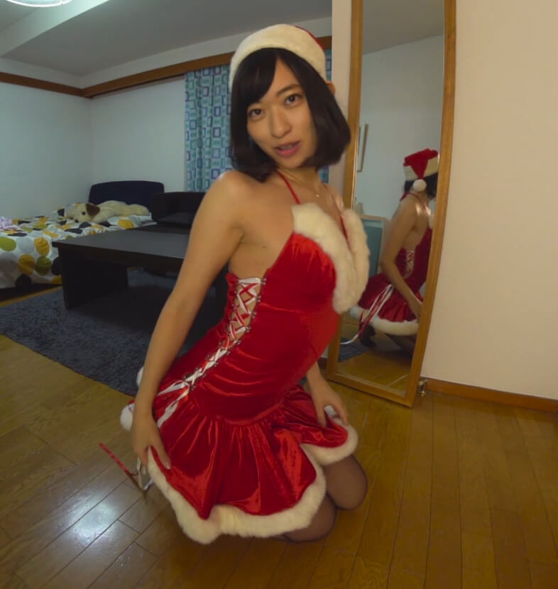 Yuka Kuramochi – Yuka Kuramochi Santa Costume Selfie