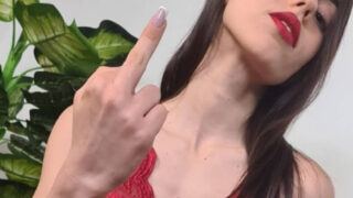 Hot sexy toes of Petra wiggle and spread right in your face in virtual reality
