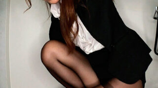 Iyo Shibusawa – Clearance Time: Trying Not to Get Caught While Peeking at My Coworker’s Legs