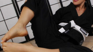 Karate Master Bianca Blance Uses Her Sexy Feet And Wrinkled Soles