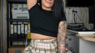 Office Girl Needs A Break For Her Pussy To Squirt