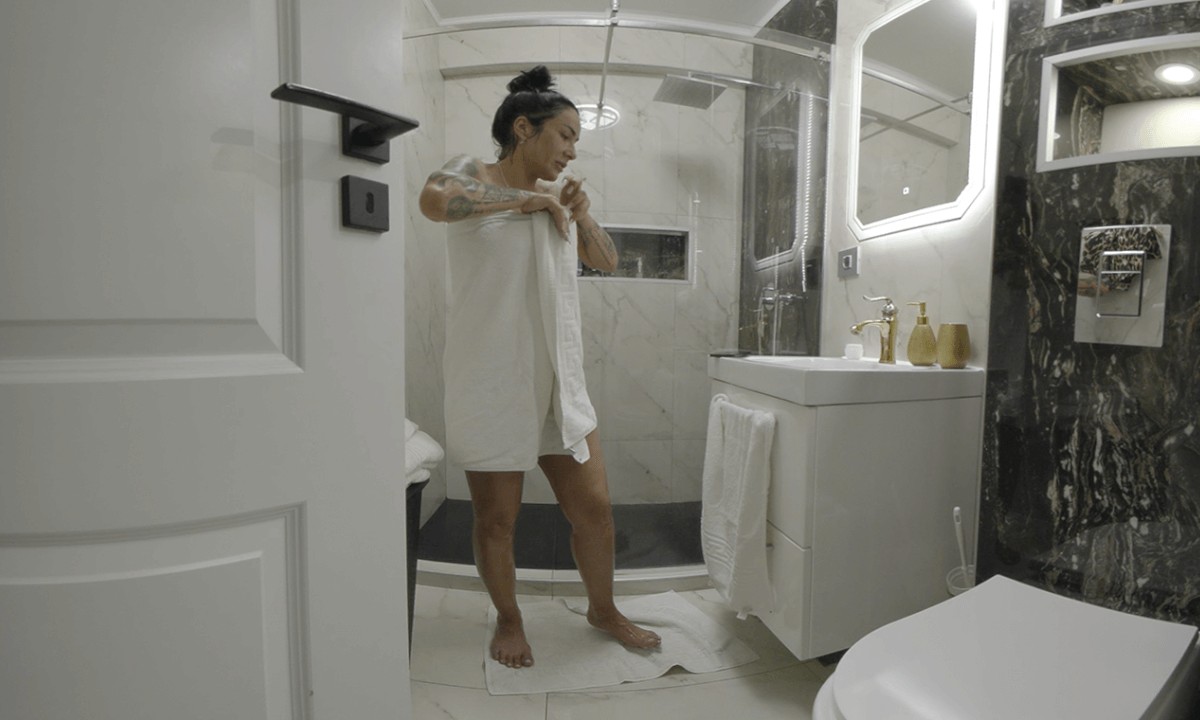 Mistress Kennya – BDSM Vacation Fantasy Episode 5 Shower Peek